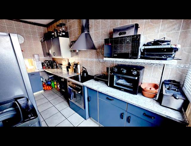 2 BEDROOM DUPLEX FOR SALE IN ALBEMARLE EXT 1